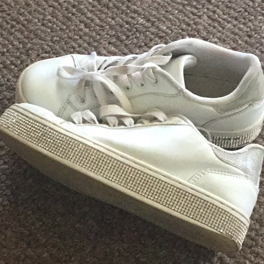 Girls white sneakers with diamante sole